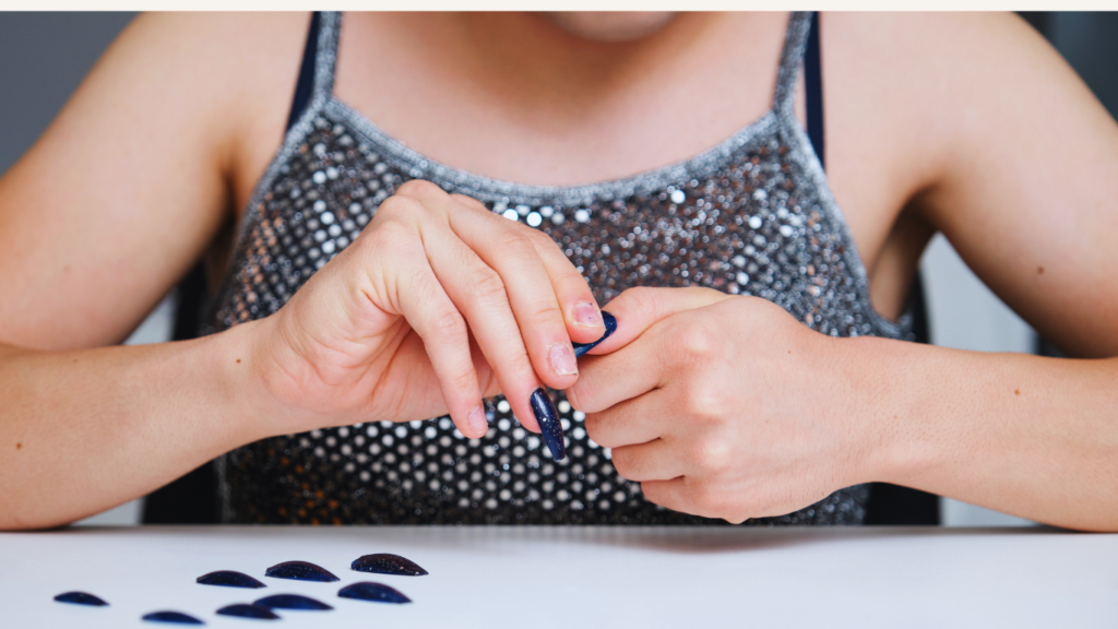 enlever les faux ongles 