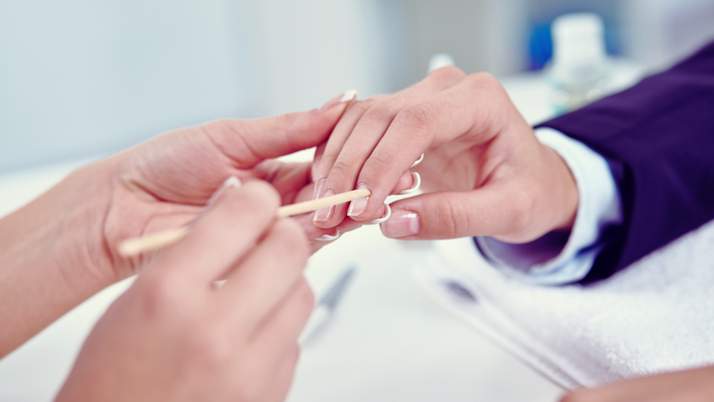 enlever un ongle cassé sans douleur